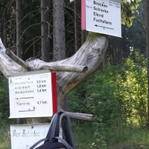 Wegweiser auf der Hälfte der Strecke